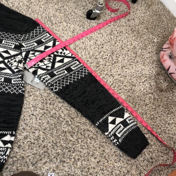 NWT Amongst Others Sweatee Size XL Black Tribal Fairisle - Picture 8 of 8